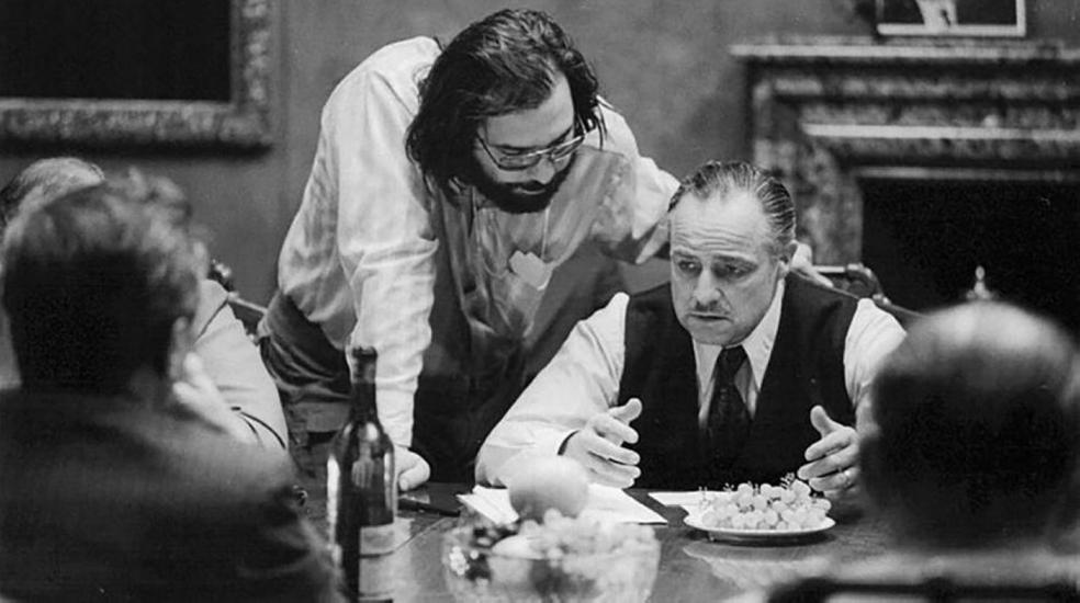 En rodaje. Francis Ford Coppola dirige a Marlon Brando, en uno de sus papeles más característicos, durante el rodaje de 'El padrino'. 