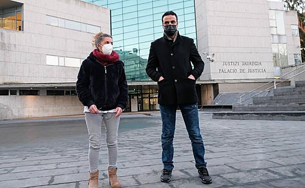 Marga Sánchez y Tarik Achernan, ayer.