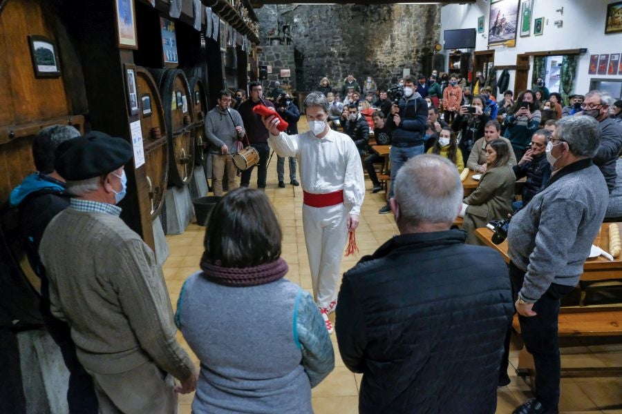 Fotos: Apertura de txotx en la sidrería Ola de Meaka