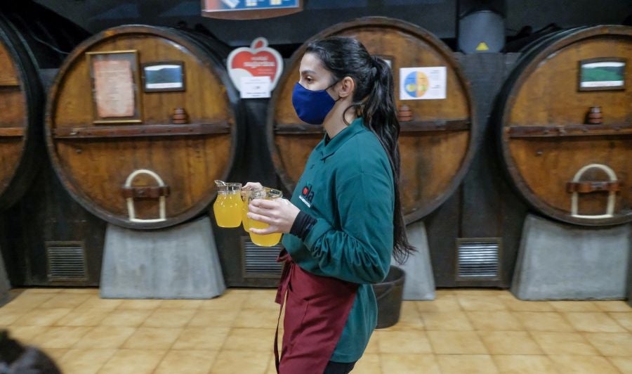 Fotos: Apertura de txotx en la sidrería Ola de Meaka