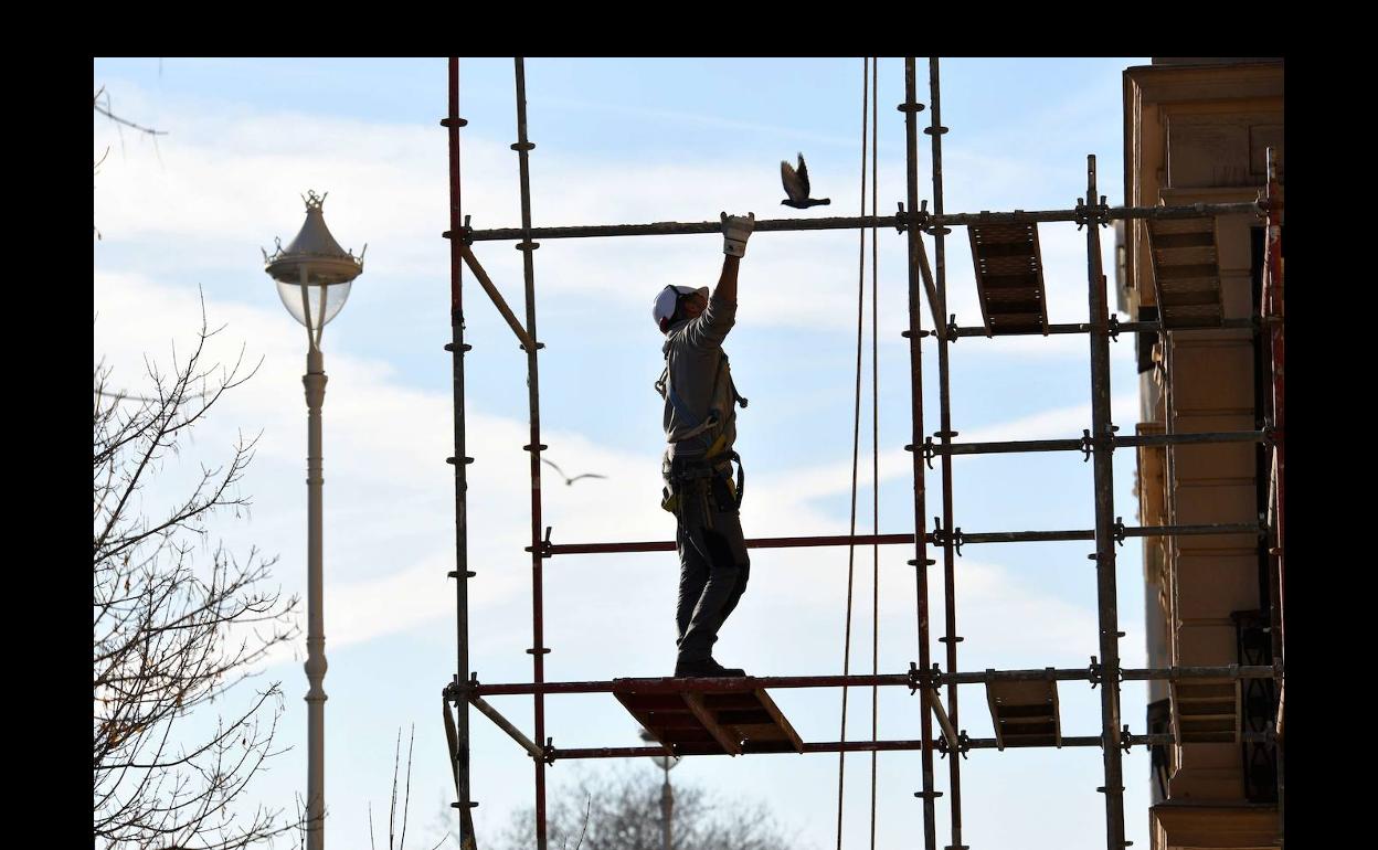La Construcción fue, según el INE, uno de los sectores que destruyó empleo en Gipuzkoa en 2021.