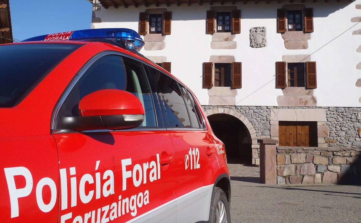 Dispara al coche de su mujer con un rifle cuando circulaba por la N-121-A en Sunbilla