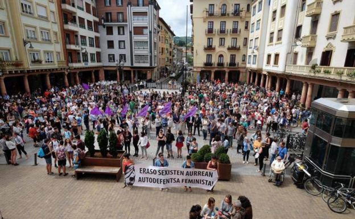 Una concentración anterior en Zarautz por una agresión sexual. 