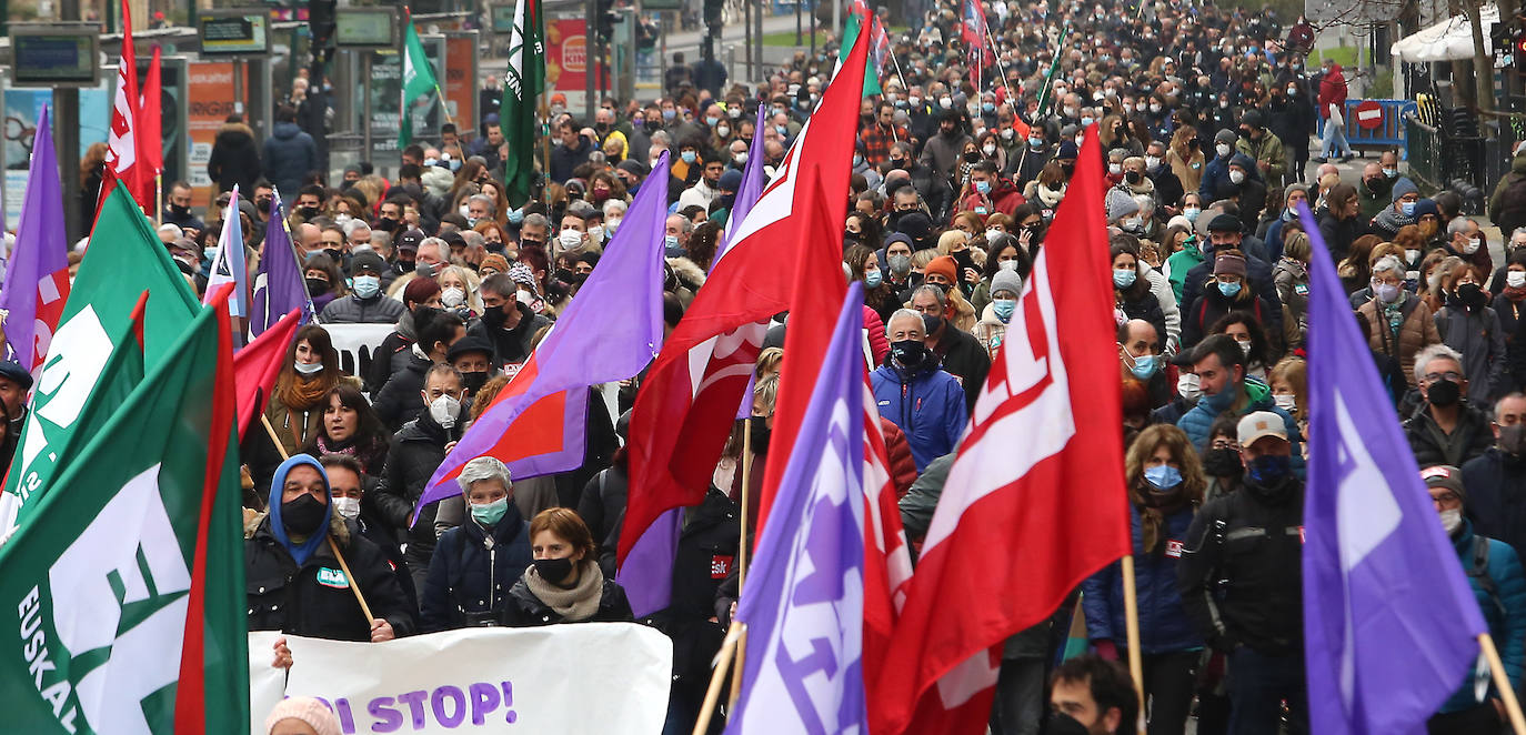 Fotos: Clamor en las capitales vascas en contra de la reforma laboral