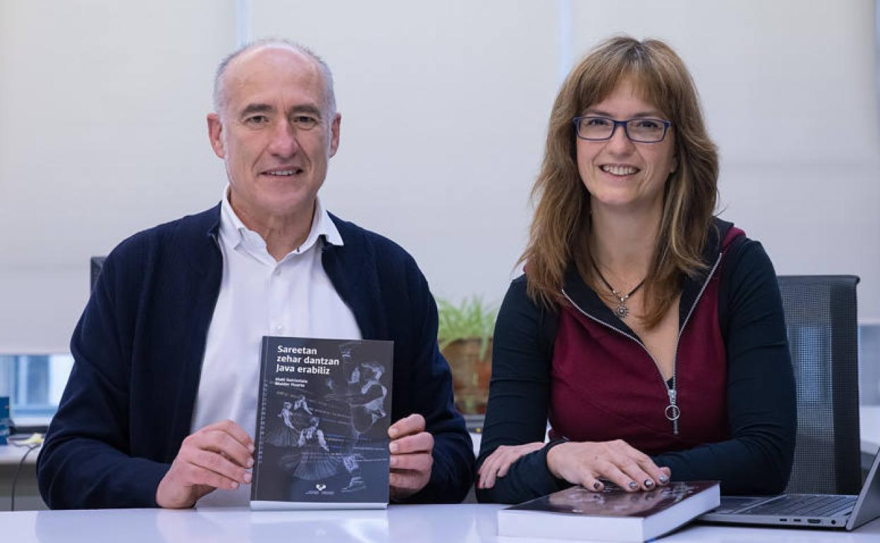 Programazioa, telematika eta euskal dantza, eskutik liburu berean