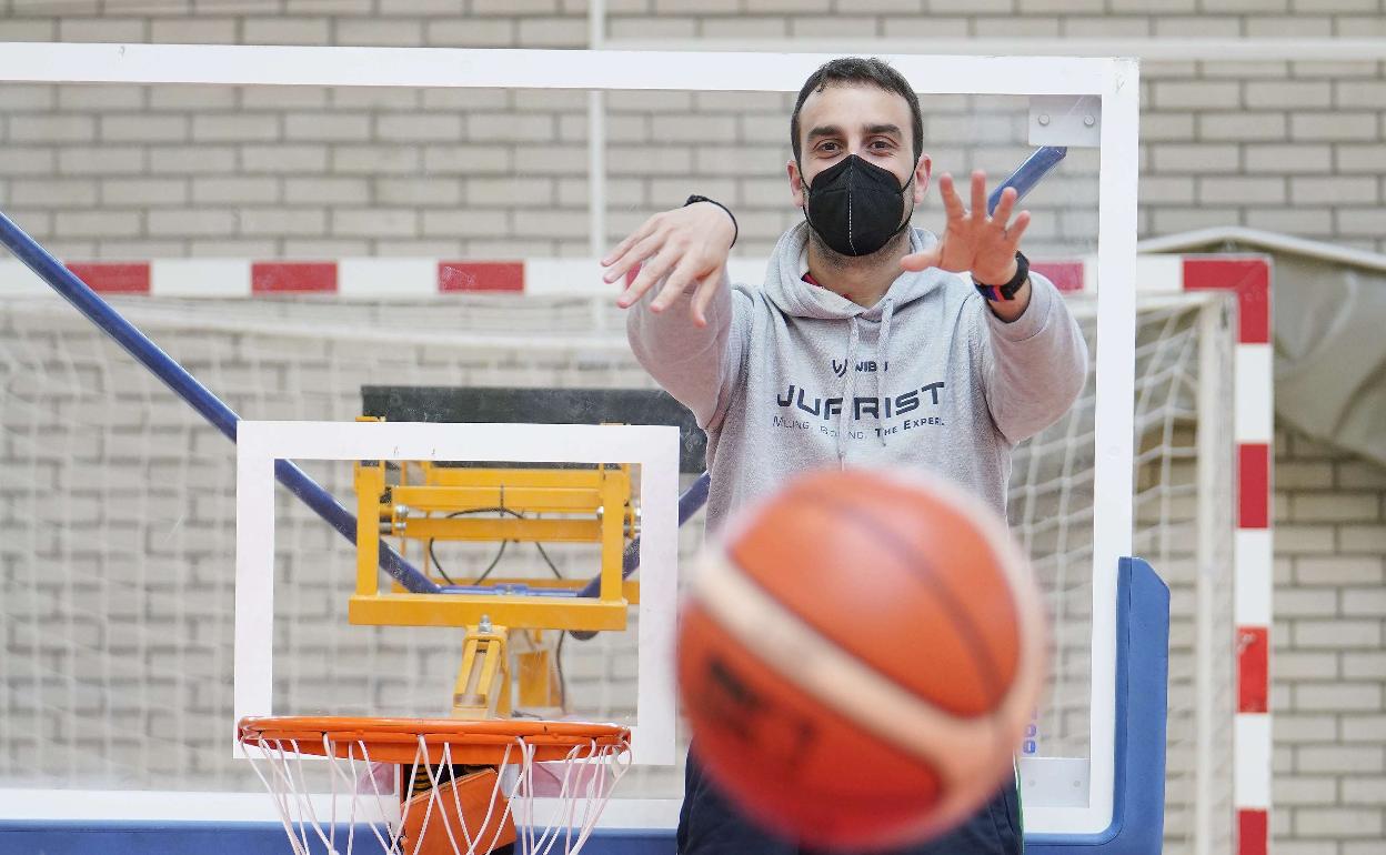 Iñaki Jiménez, en el polideportivo de Azkoitia. 