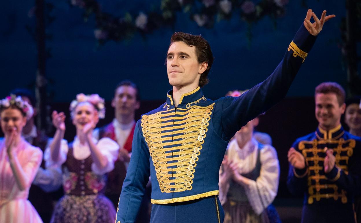 Su promoción a la categoría de 'principal dancer' fue anunciada tras la función de 'Raymonda'. 