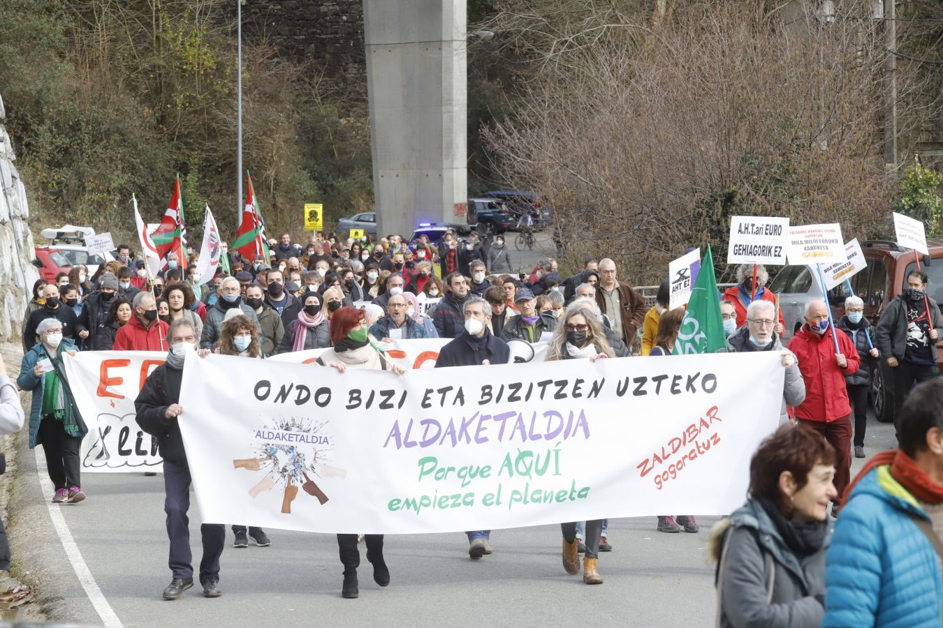 Fotos: Marcha de Ermua a Zaldibar en el segundo aniversario de la tragedia del vertedero