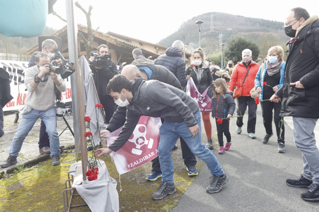 Fotos: Marcha de Ermua a Zaldibar en el segundo aniversario de la tragedia del vertedero