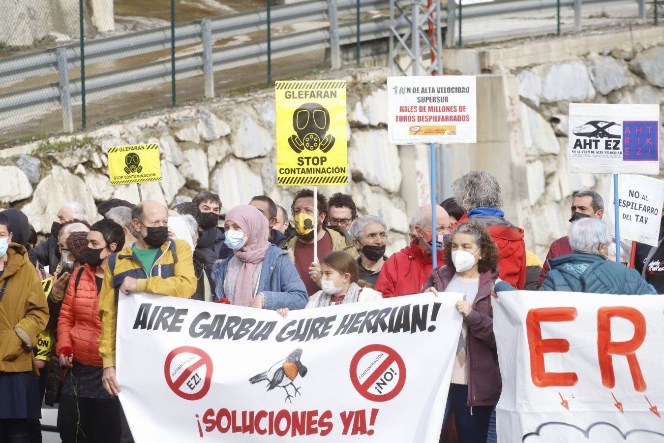 Fotos: Marcha de Ermua a Zaldibar en el segundo aniversario de la tragedia del vertedero