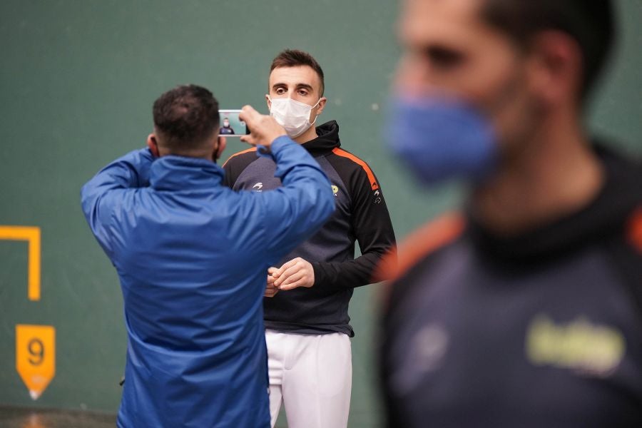 Fotos: Altuna, ausente en la elección de material para el encuentro frente a Peña II y albisu