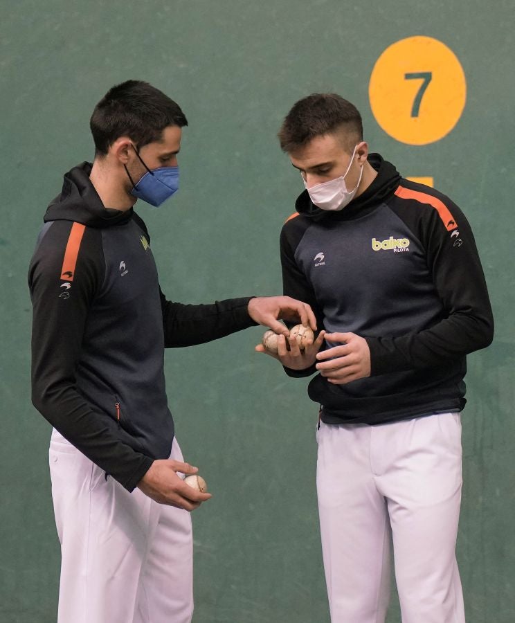 Fotos: Altuna, ausente en la elección de material para el encuentro frente a Peña II y albisu