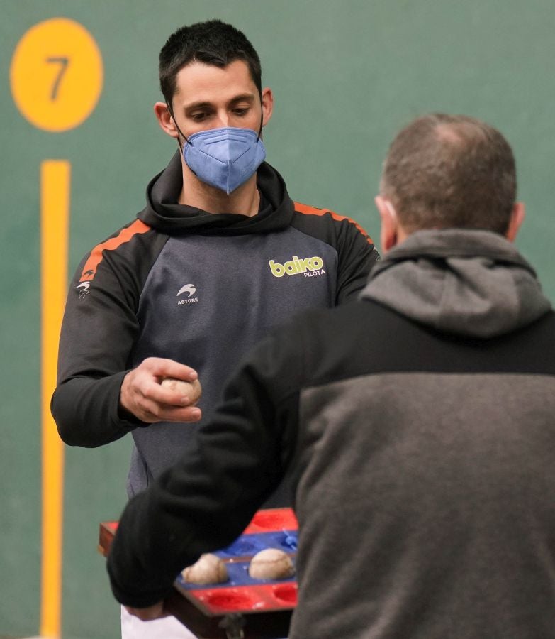 Fotos: Altuna, ausente en la elección de material para el encuentro frente a Peña II y albisu