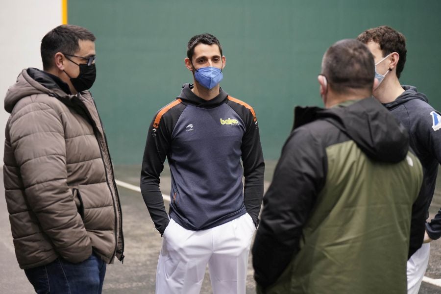 Fotos: Altuna, ausente en la elección de material para el encuentro frente a Peña II y albisu