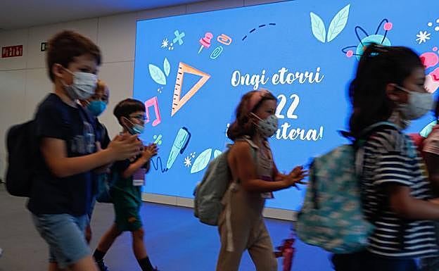 El pacto educativo propone eliminar el pago de cuotas de la concertada y «priorizar» el euskera