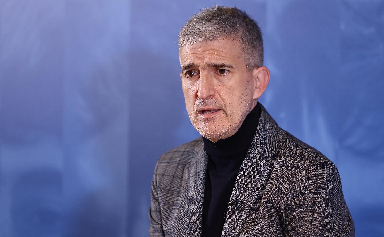 Roberto Olabe durante la comparecencia. 