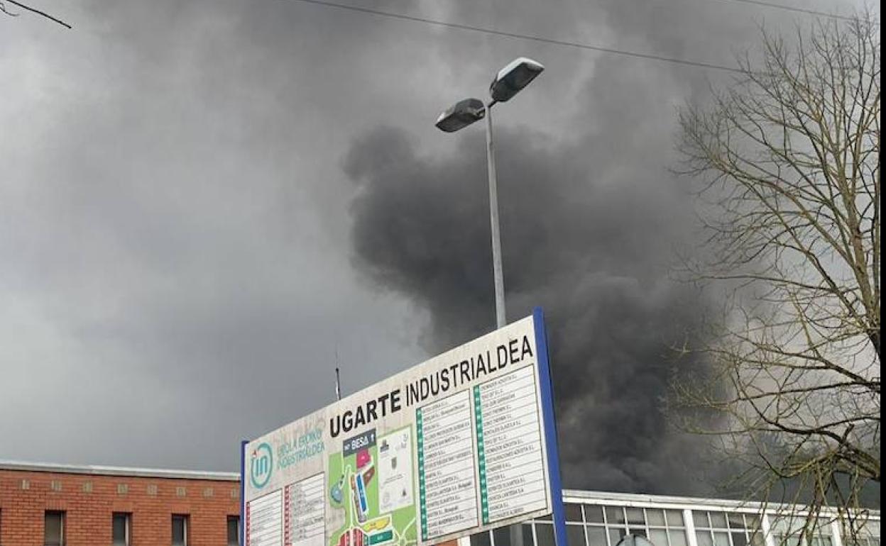 Imagen del humo saliente del pabellón
