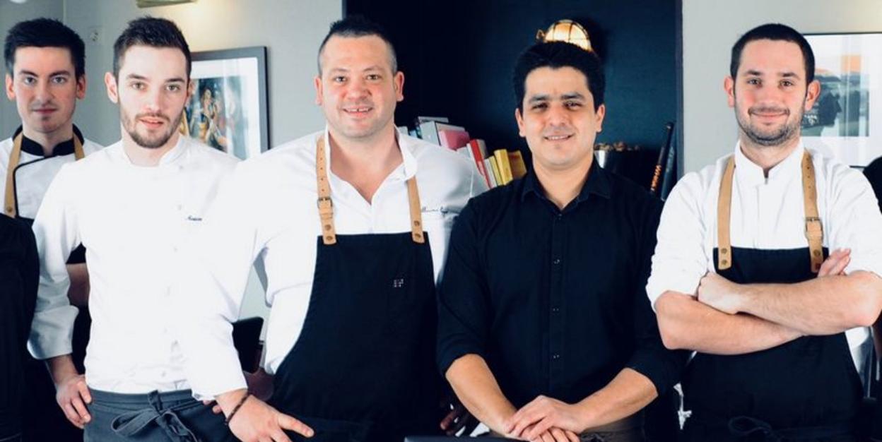 El Ekaitza de Ciboure, con el equipo encabezado por Guillaume Roget, destaca, entre otros muchos detalles, por las salsas con que riega sus platos.