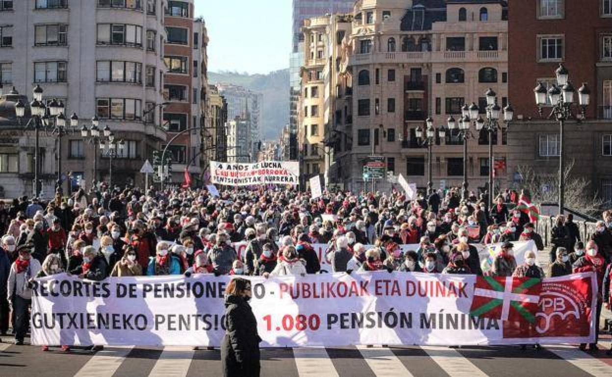10.000 pensionistas se manifiestan en Euskadi contra el «incumplimiento de las promesas»