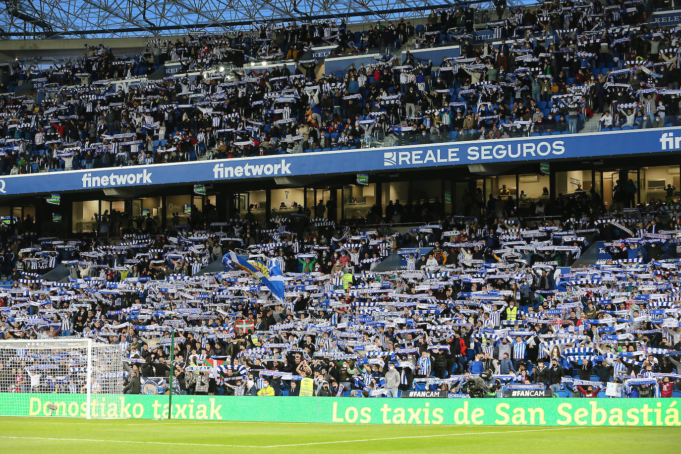 Fotos: ¿Has estado en el Reale Arena? Búscate en la grada