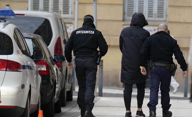 Así actuaba el violador en serie de Gipuzkoa: de atacar a mujeres en la calle a grabar agresiones en casas