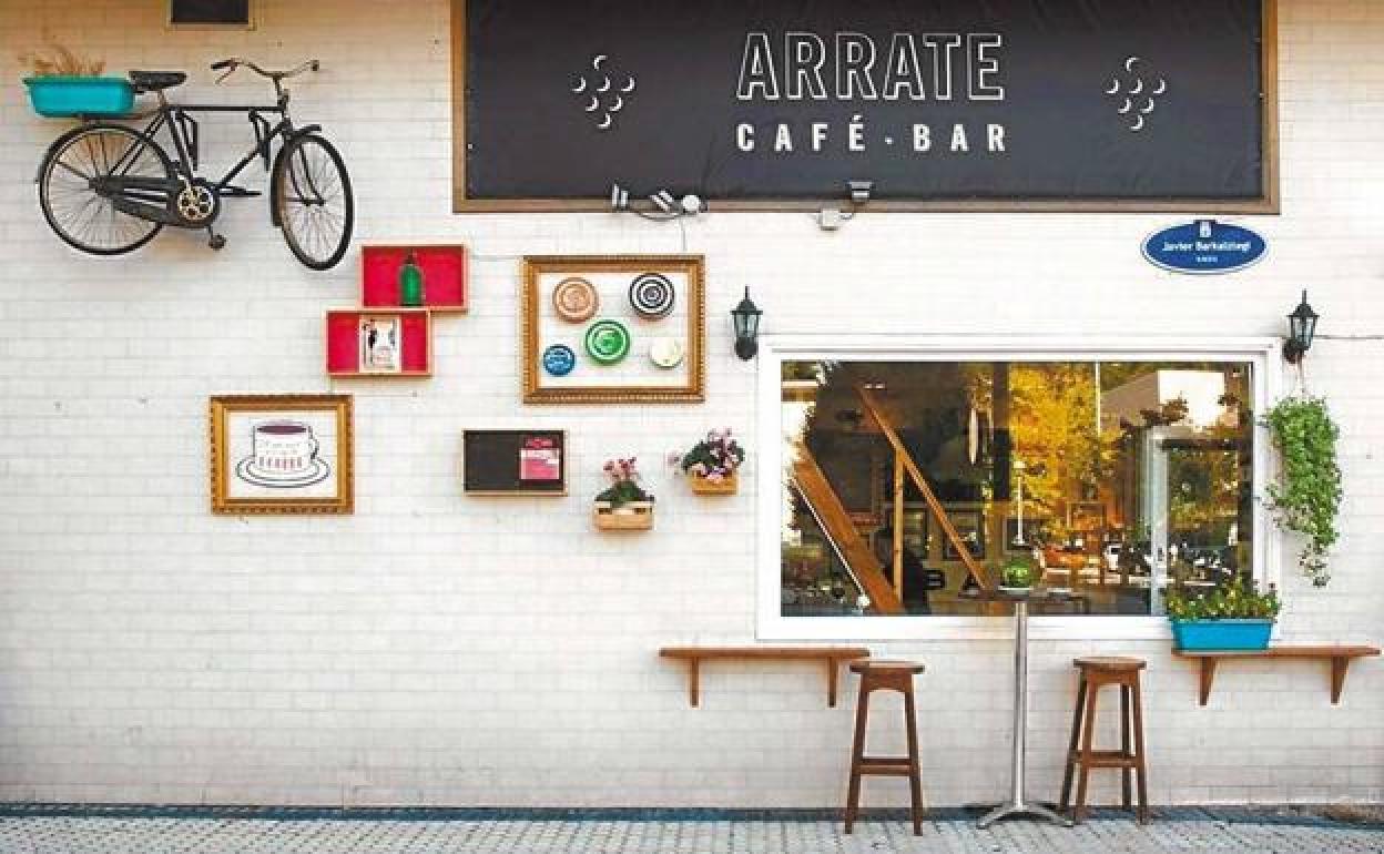 Exterior del bar Arrate, ubicado en el barrio de Amara de Donostia.