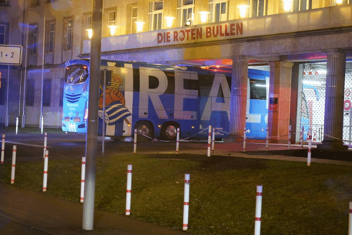La Real reconoce el Zentralstadion de Leipzig. 