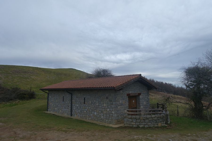 Bajo el manto blanco que ha cubierto esta semana el macizo de Aizkorri se encuentra, Zumarraga y los pueblos que se encuentran en el valle de Urola. 