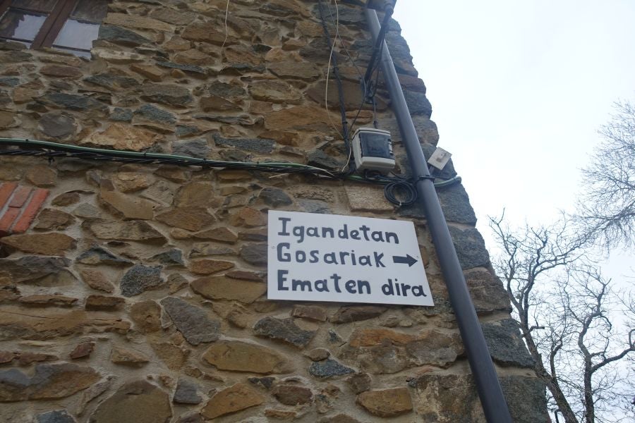 Bajo el manto blanco que ha cubierto esta semana el macizo de Aizkorri se encuentra, Zumarraga y los pueblos que se encuentran en el valle de Urola. 