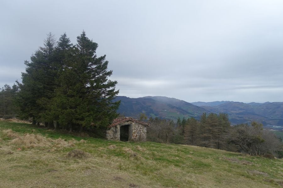 Bajo el manto blanco que ha cubierto esta semana el macizo de Aizkorri se encuentra, Zumarraga y los pueblos que se encuentran en el valle de Urola. 