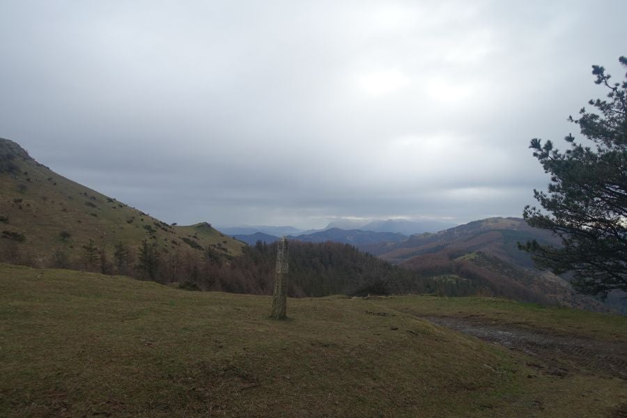 Bajo el manto blanco que ha cubierto esta semana el macizo de Aizkorri se encuentra, Zumarraga y los pueblos que se encuentran en el valle de Urola. 
