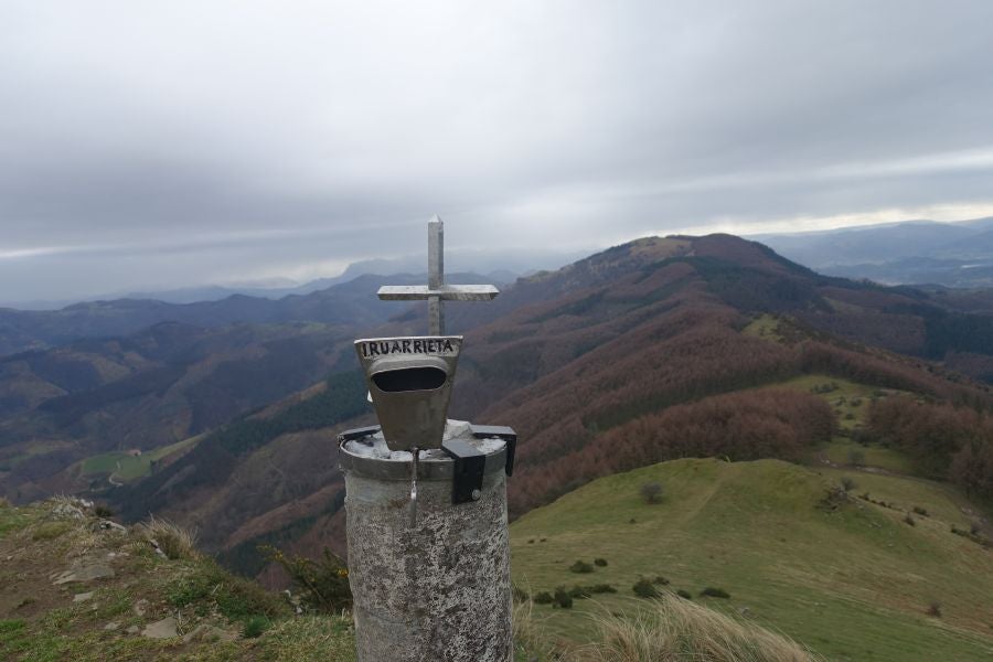 Bajo el manto blanco que ha cubierto esta semana el macizo de Aizkorri se encuentra, Zumarraga y los pueblos que se encuentran en el valle de Urola. 