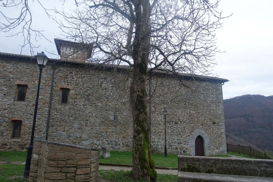 Bajo el manto blanco que ha cubierto esta semana el macizo de Aizkorri se encuentra, Zumarraga y los pueblos que se encuentran en el valle de Urola. 
