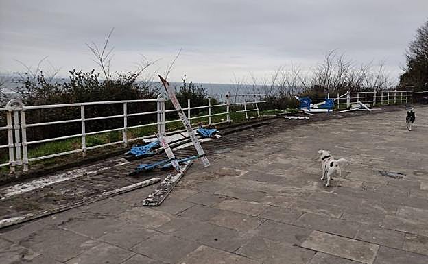 Galería. El monte Ugull de San Sebastián ha amanecido con destrozos. 