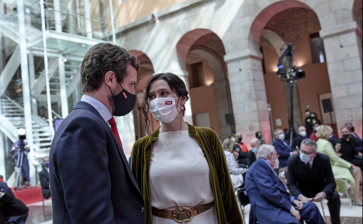 El líder del Partido Popular, Pablo Casado, junto a la presidenta de la Comunidad de Madrid, Isabel Díaz Ayuso, en una imagen de archivo. 