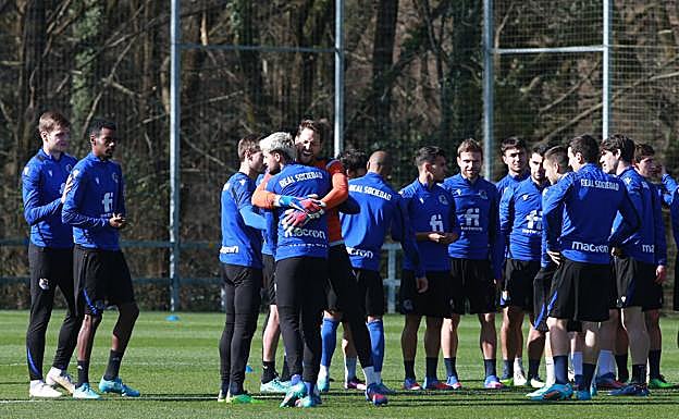 Mikel Merino cae de una lista en la que entran Alexander Isak y Adnan Januzaj
