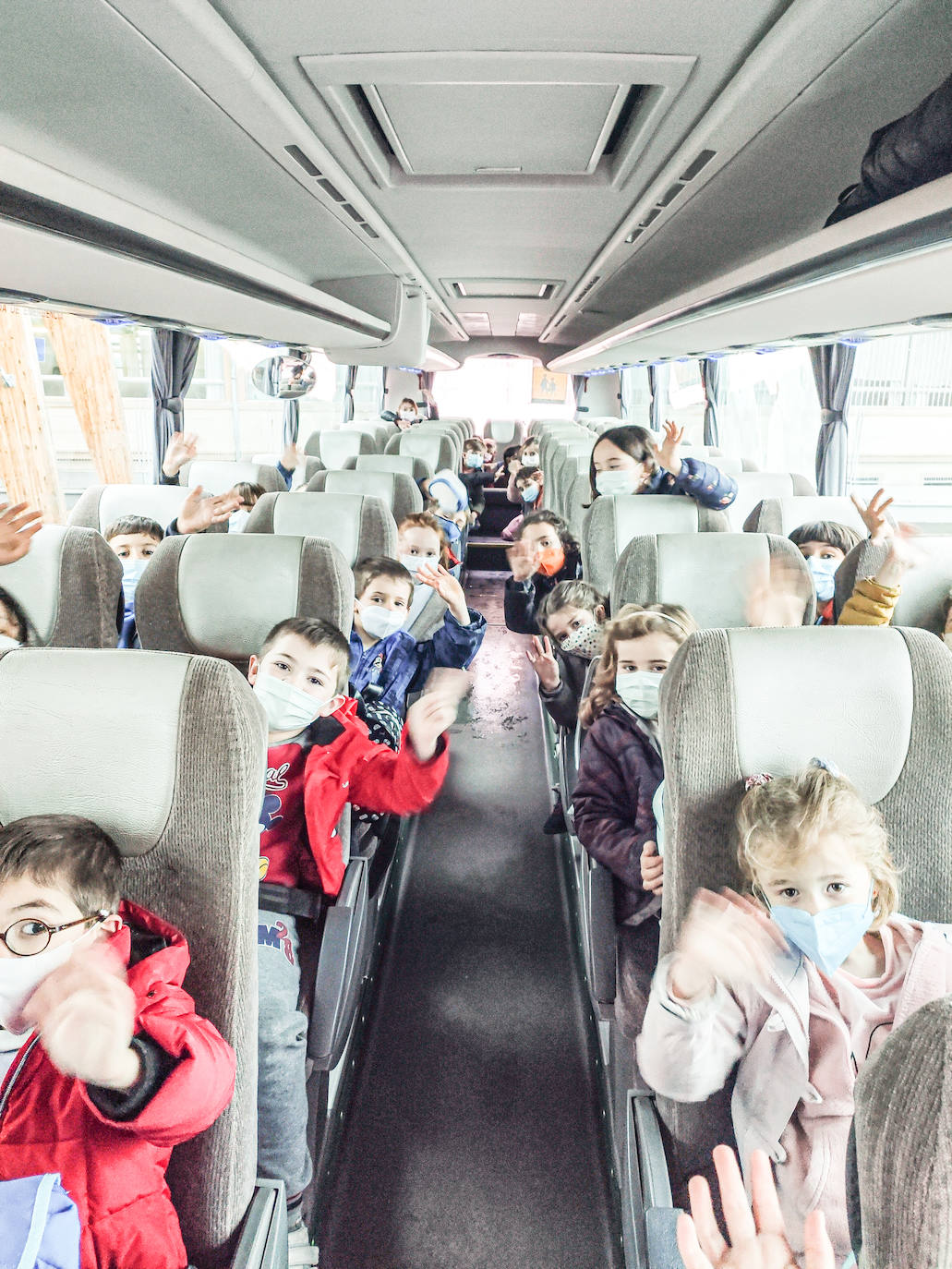 Los niños de 1º de Primaria, de excursión.