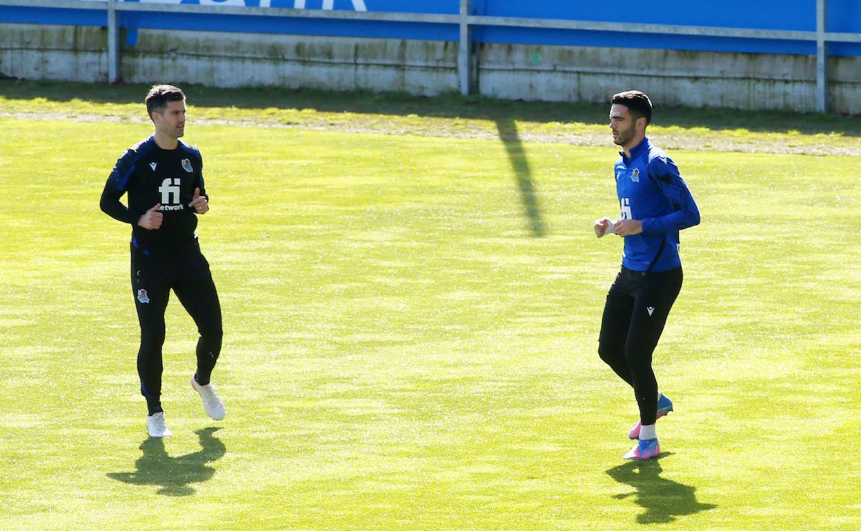 Mikel Merino, entrenando en solitario ayer en la previa del duelo de Europa League.