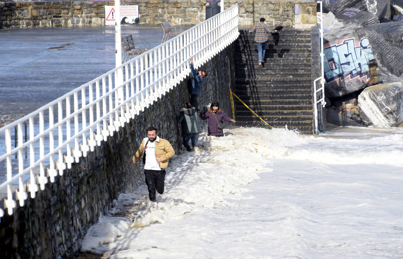 Fotos: Seguridad da por acabado el aviso amarillo por temporal marítimo