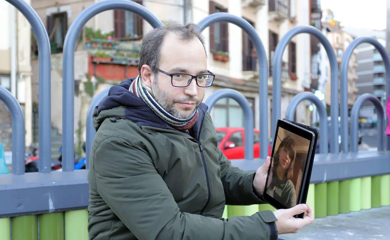 Daniel Sánchez hace una videollamada con Katya, la niña de Chernóbil que acoge desde hace siete años