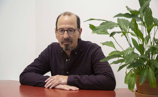 Fernando Rodríguez Bornaetxea, instrutor de meditación. 