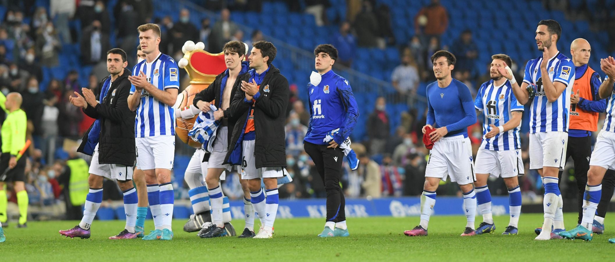 Una Real Sociedad con Pacheco, Djouahra, Martín y Sola se lleva una gran victoria gracias al gol de Aritz en un córner. 