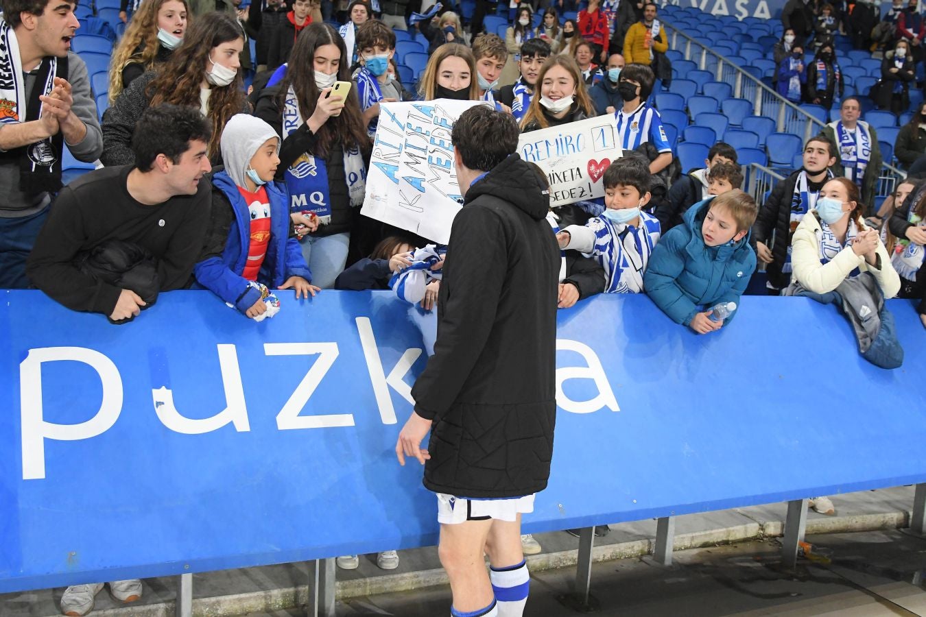 Una Real Sociedad con Pacheco, Djouahra, Martín y Sola se lleva una gran victoria gracias al gol de Aritz en un córner. 