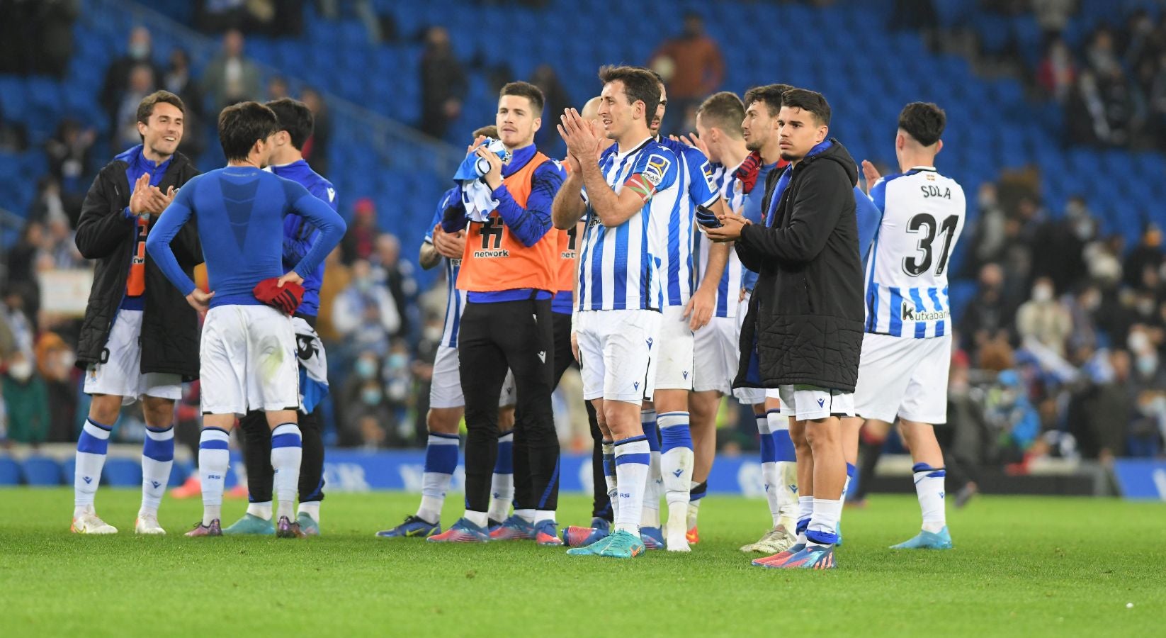 Una Real Sociedad con Pacheco, Djouahra, Martín y Sola se lleva una gran victoria gracias al gol de Aritz en un córner. 