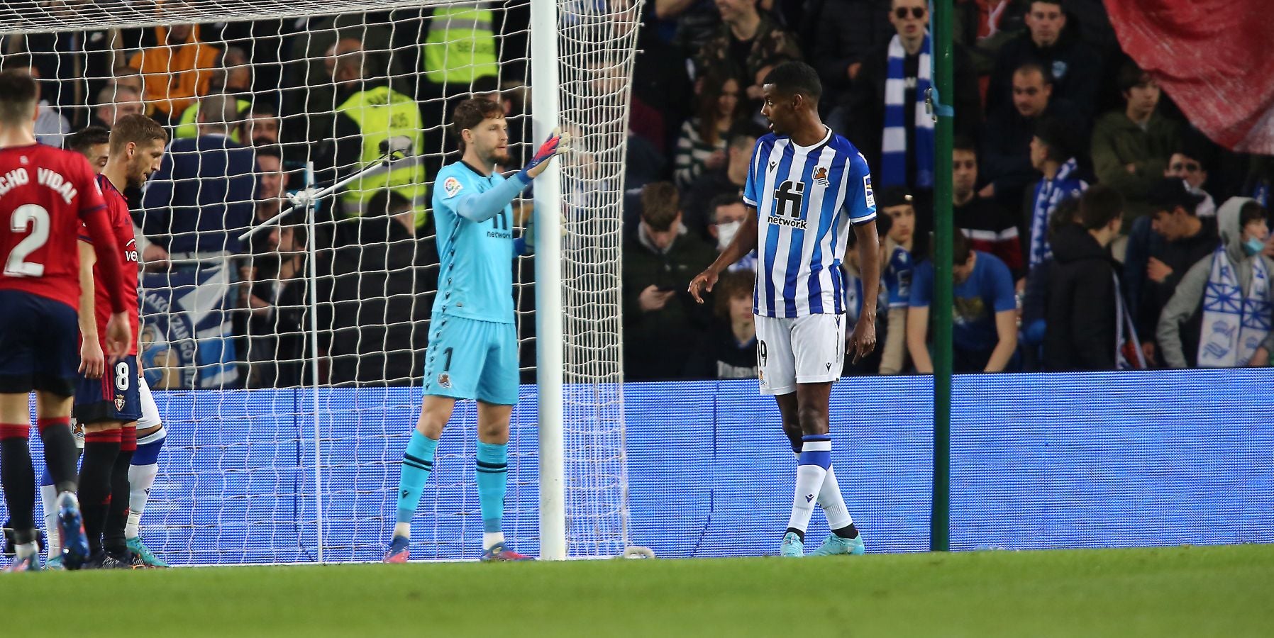 Una Real Sociedad con Pacheco, Djouahra, Martín y Sola se lleva una gran victoria gracias al gol de Aritz en un córner. 