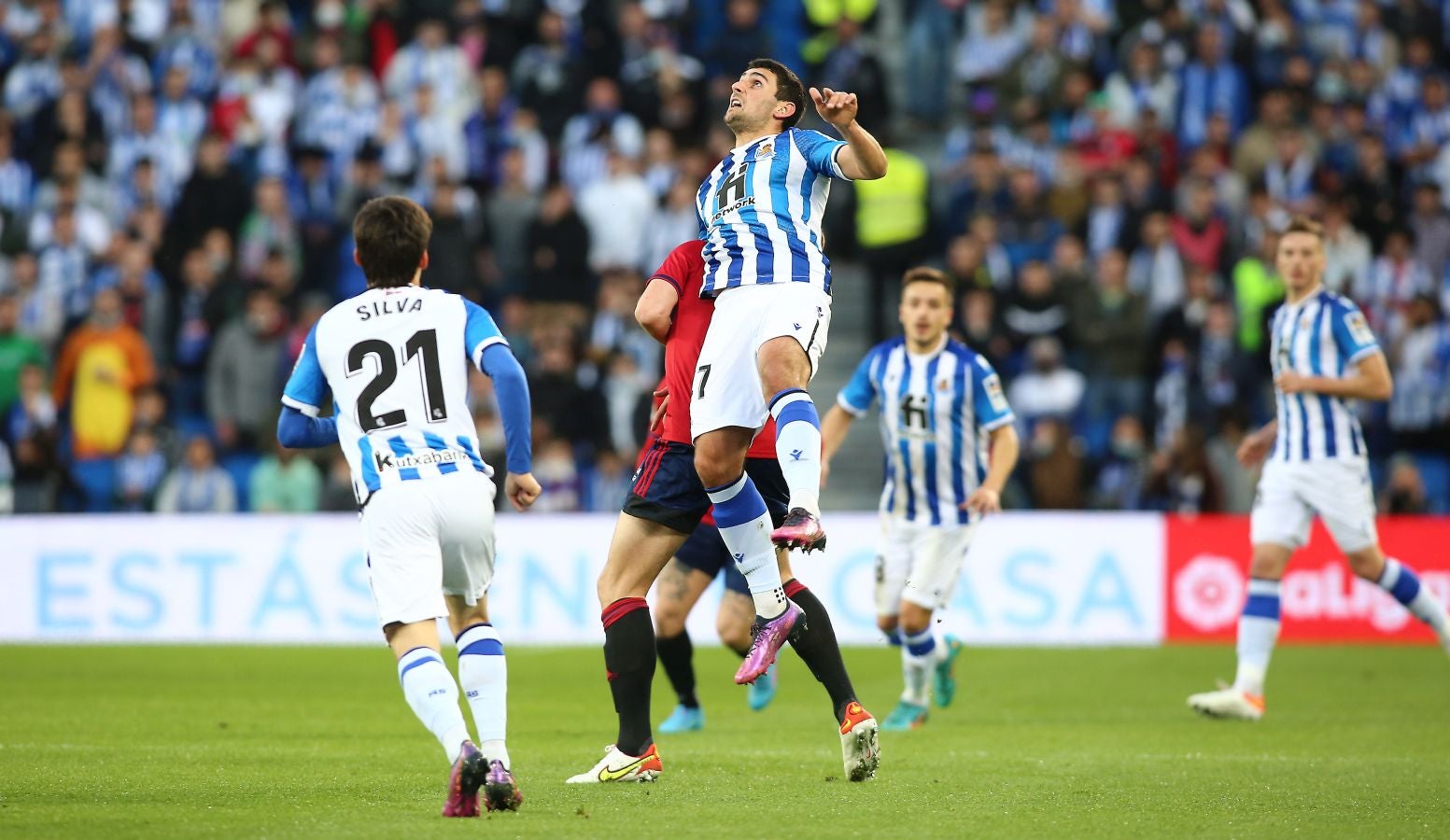 Una Real Sociedad con Pacheco, Djouahra, Martín y Sola se lleva una gran victoria gracias al gol de Aritz en un córner. 