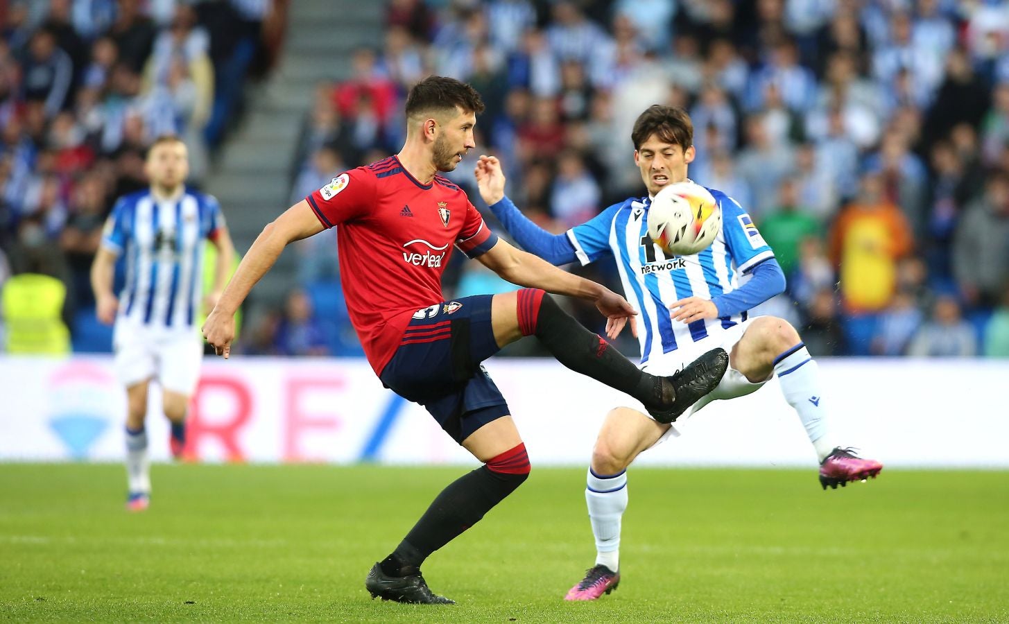 Una Real Sociedad con Pacheco, Djouahra, Martín y Sola se lleva una gran victoria gracias al gol de Aritz en un córner. 