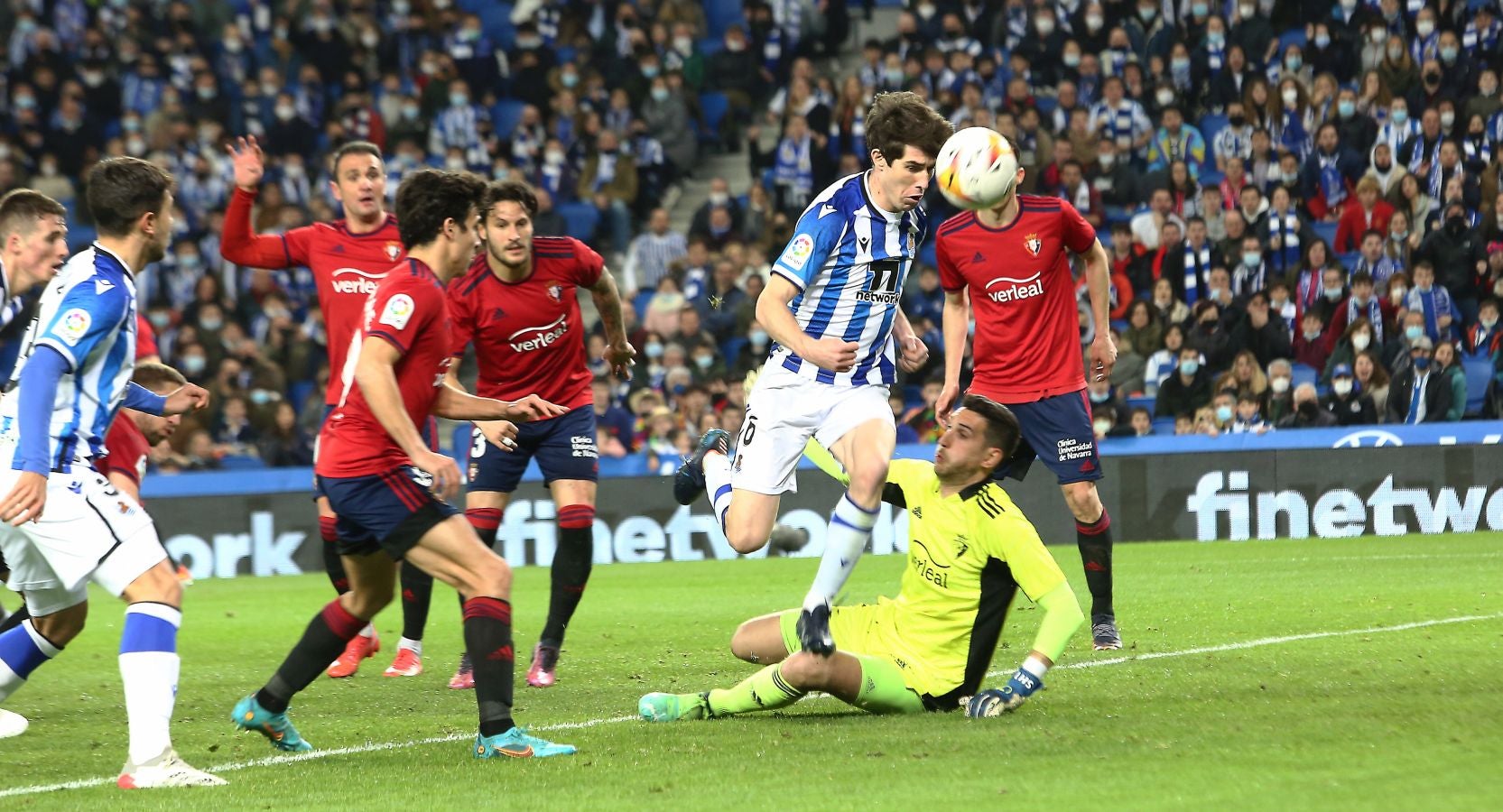 Una Real Sociedad con Pacheco, Djouahra, Martín y Sola se lleva una gran victoria gracias al gol de Aritz en un córner. 