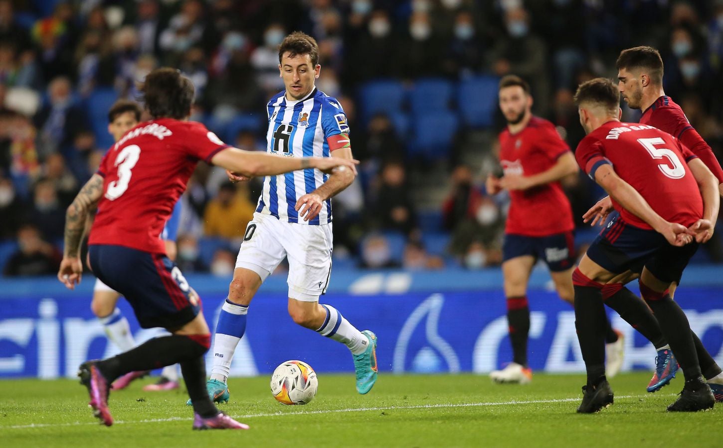 Una Real Sociedad con Pacheco, Djouahra, Martín y Sola se lleva una gran victoria gracias al gol de Aritz en un córner. 