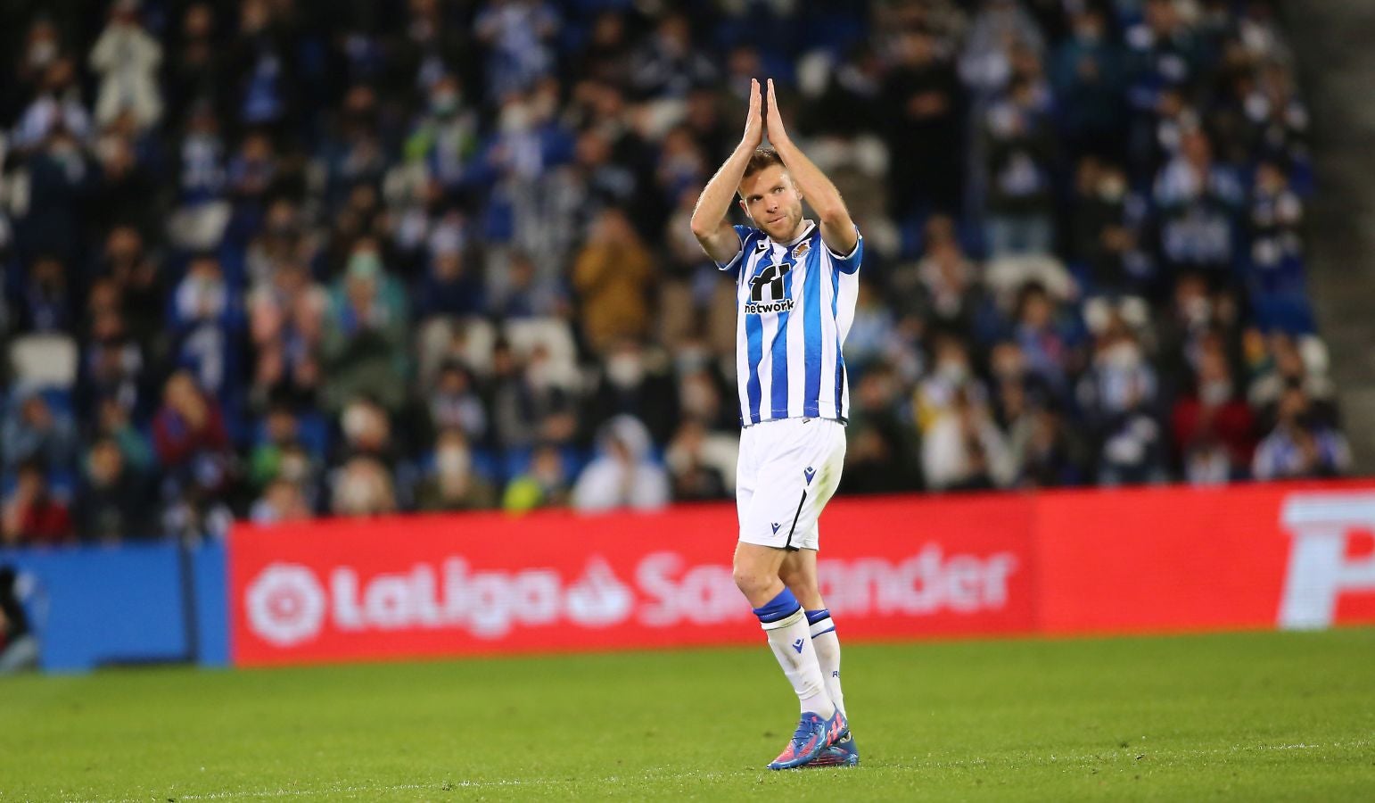 Una Real Sociedad con Pacheco, Djouahra, Martín y Sola se lleva una gran victoria gracias al gol de Aritz en un córner. 